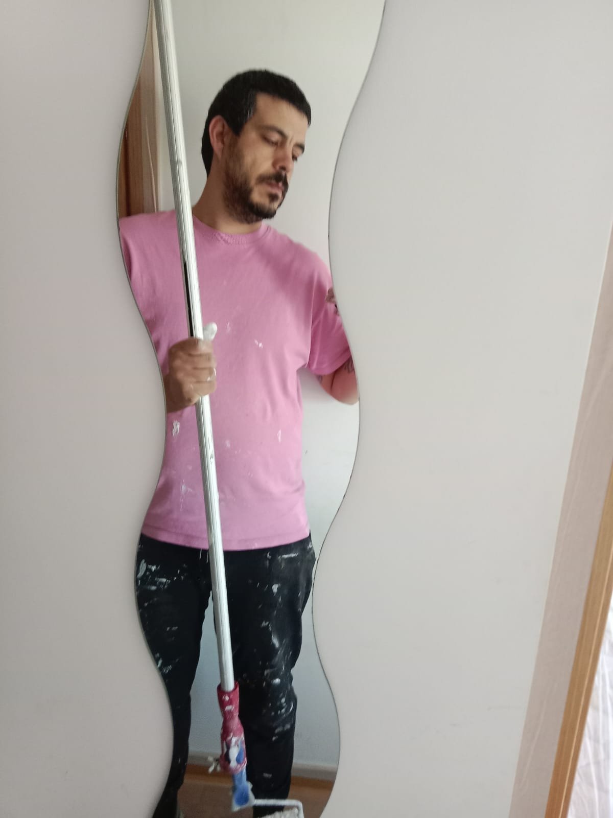 Jonatan Vidal trabajando en una reforma integral en Ponferrada