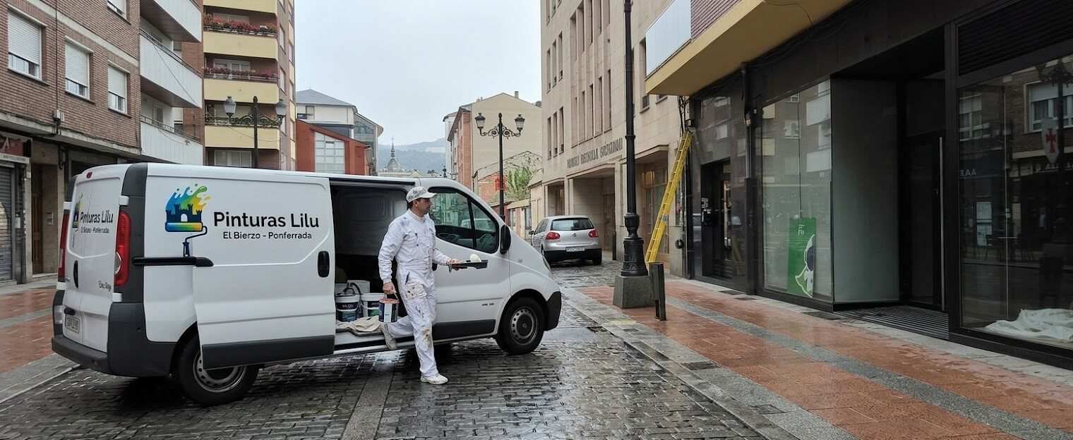 equipo de pintores en ponferrada pintando interior de vivienda
